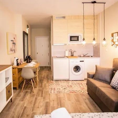 Céntrico apartamento a estrenar en Torremolinos Apartamento Torremolinos